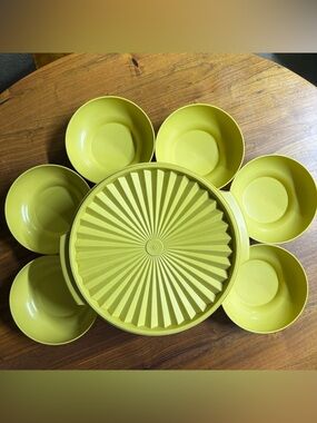 Tupperware vintage harvest gold servalier salad bowl with lid & 6 serving bowls